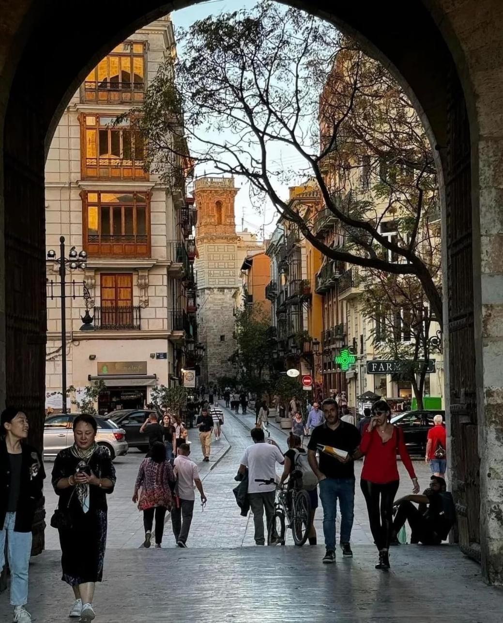 Mirador 1 Del Mercado Central - Habitacion Con Bano Privado En El Centro De La Ciudad Vella Valencia Exterior foto